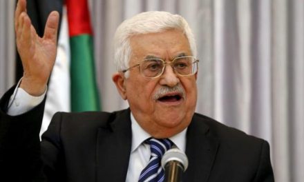 ANALISI. Abu Mazen rinvia le elezioni. Proteste palestinesi, applaudono in silenzio Usa e Israele