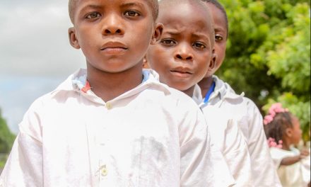 AFRICA. Nigeria, i genitori chiedono al governo di fare qualcosa per liberare i figli rapiti