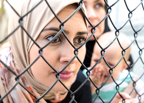 La Danimarca separa le famiglie dei rifugiati siriani, nei campi di deportazione per costringerli a tornare nella regione devastata dalla guerra