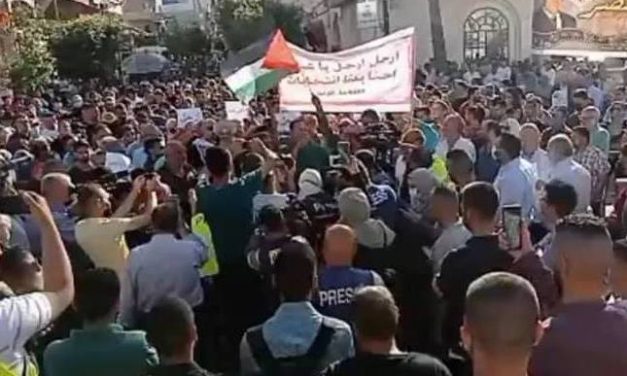 PALESTINA. Uccisione Nizar Banat, la protesta contro Abu Mazen continua