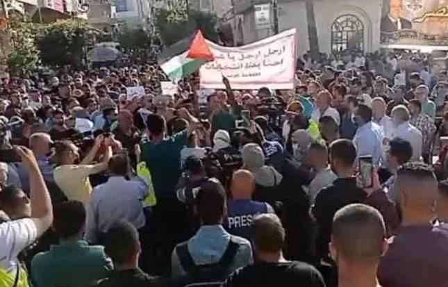 PALESTINA. Uccisione Nizar Banat, la protesta contro Abu Mazen continua