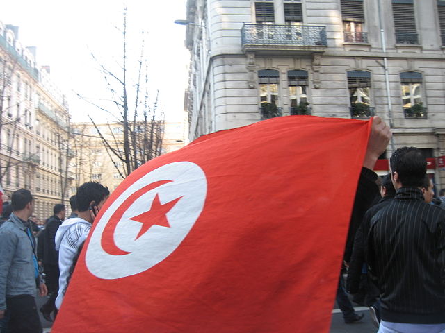 TUNISIA. Sospesa la democrazia, dilaga la crisi