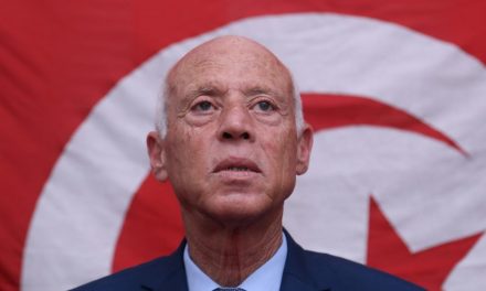 Tunisia. Il Presidente proroga i poteri speciali e si prepara a cambiare la costituzione