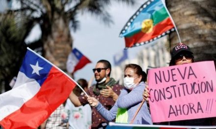 Cile. Il popolo scende in piazza ma diserta le urne elettorali