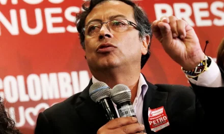 Elezioni in Colombia:  il candidato della sinistra Gustavo Petro guida i sondaggi