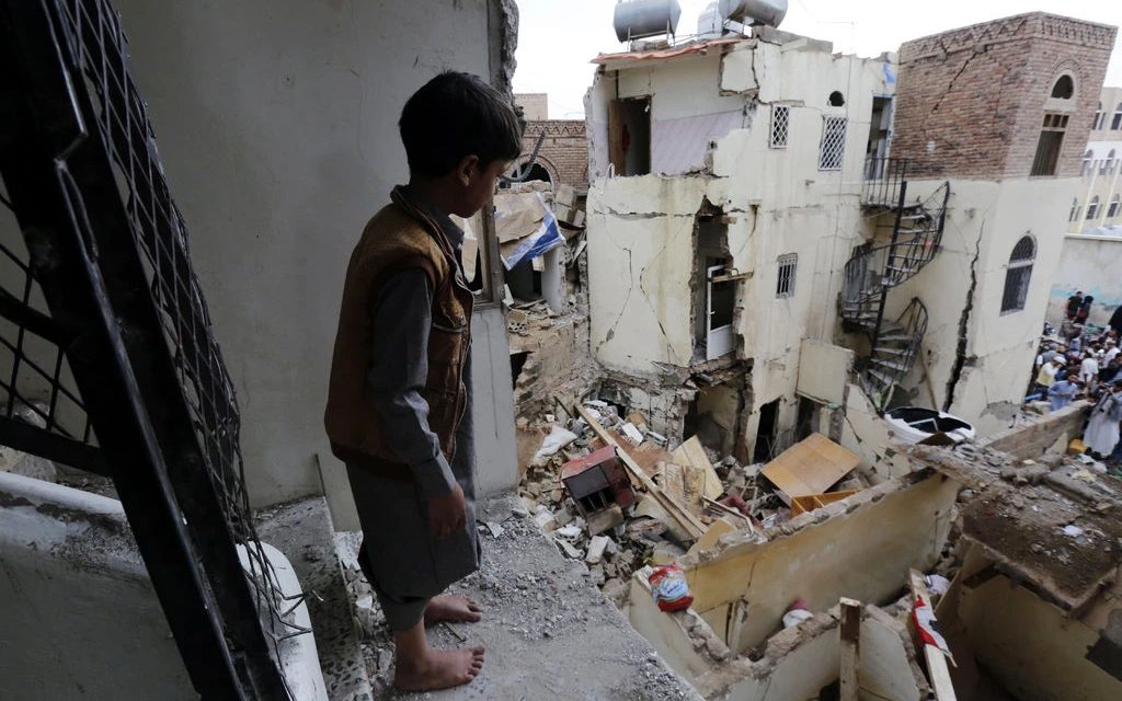 YEMEN. Distruzioni, morti, 17 milioni alla fame. La guerra che il mondo non vede