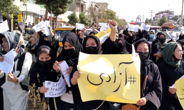 AFGHANISTAN. Le donne in strada contro i talebani e per l’Iran