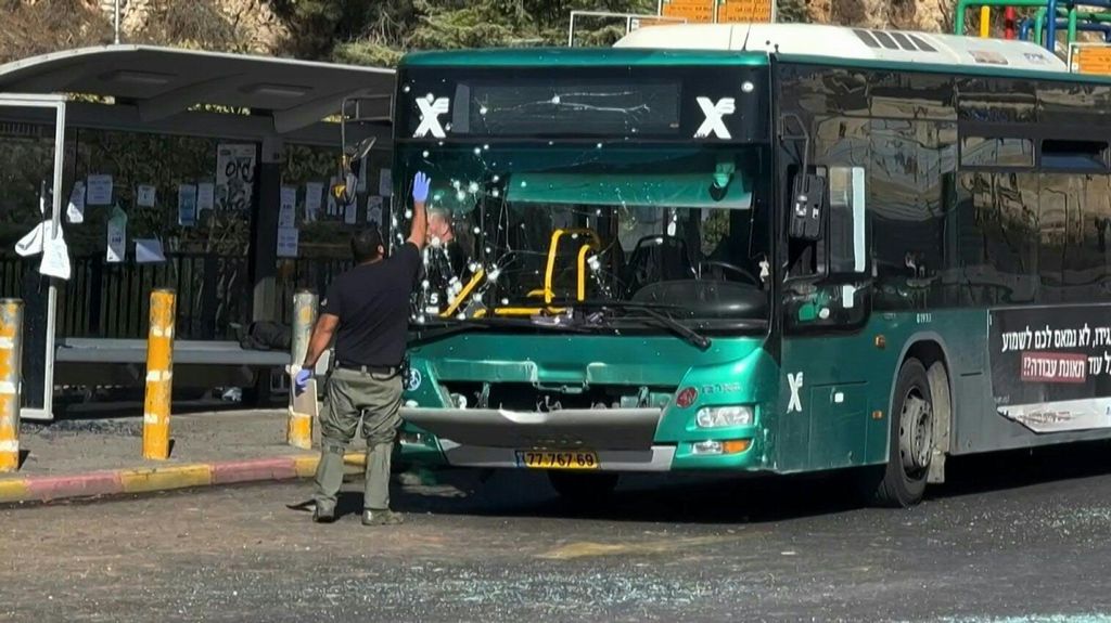 Bomba a Gerusalemme, morto un ragazzo israeliano. Esercito uccide 16enne palestinese