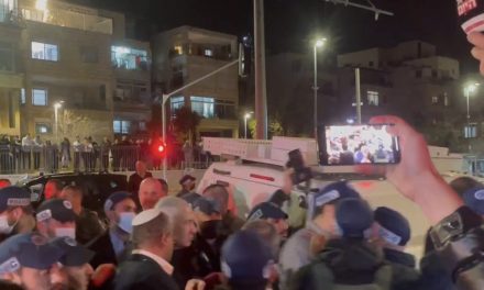 GERUSALEMME. Sette israeliani uccisi in attacco armato. Morto ragazzo palestinese ferito dalla polizia