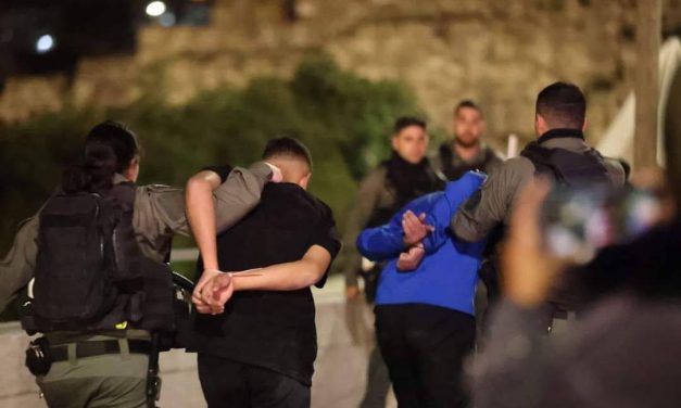 VIDEO. Gerusalemme, nuovo raid della polizia israeliana sulla Spianata di Al Aqsa
