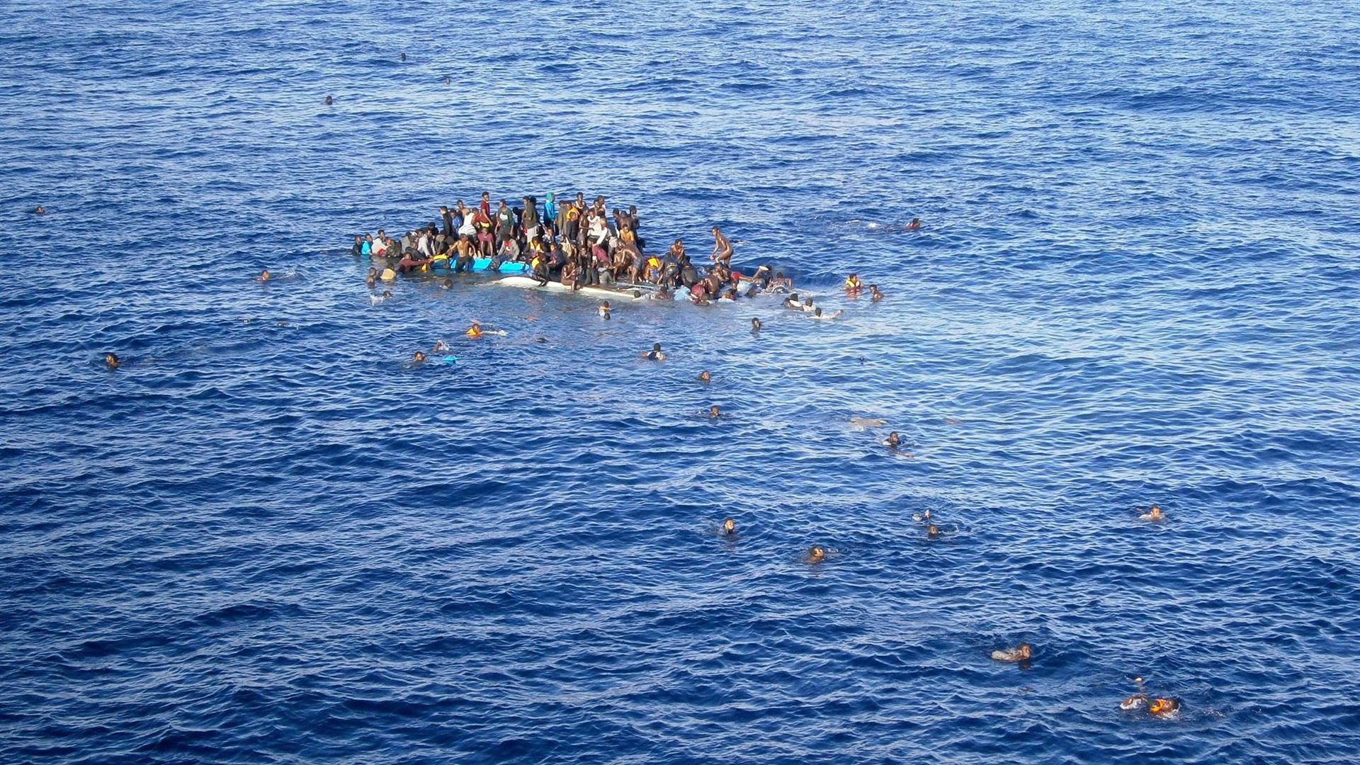 Strage di migranti al largo della Grecia. “Nella stiva donne e bambini”