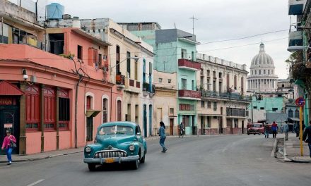 REPORTAGE – CUBA. Una macchina turchese nelle mani di Yemajà