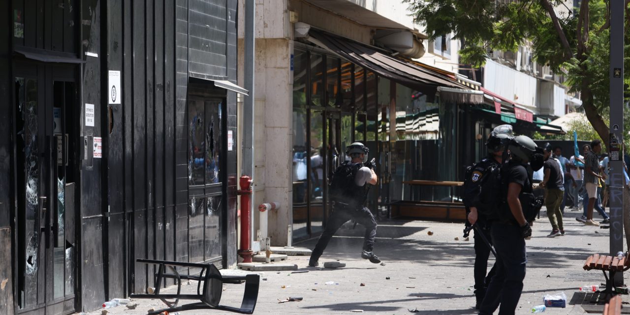 VIDEO. Tel Aviv, 130 feriti in scontri tra eritrei e con la polizia