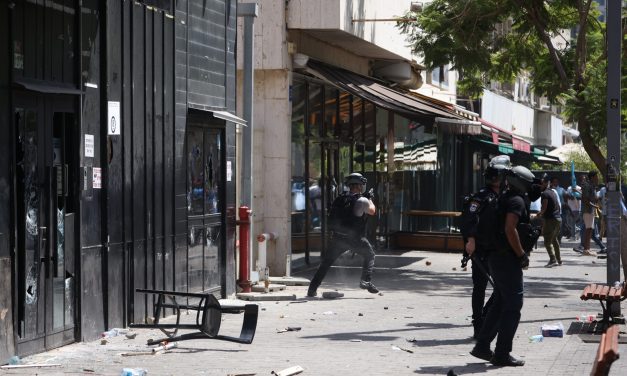VIDEO. Tel Aviv, 130 feriti in scontri tra eritrei e con la polizia