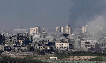 LIVE GAZA/ISRAELE. Giorno 23. Intensificati i bombardamenti sulla Striscia. Palestinesi uccisi in Cisgiordania
