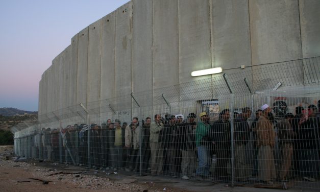 “Da amico a nemico”: Palestinesi in Israele sospesi dal lavoro a causa della guerra