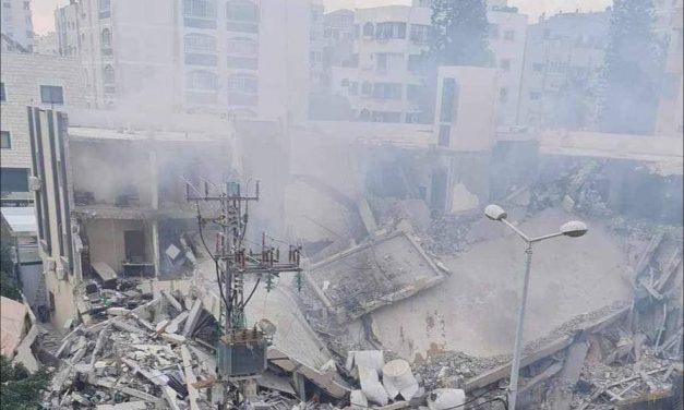 GAZA/ISRAELE. Giorno 2: Raid aerei, lanci di razzi, colpi di mortaio dal Libano. Stop a elettricità e carburante per Gaza