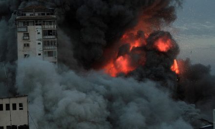 GAZA. Violenti attacchi aerei nelle ultime ore, nuovo stop a internet e telefoni