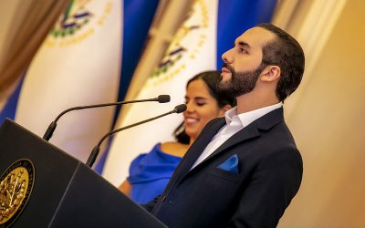 Bukele applaude l’attacco Usa al Venezuela: l’uomo forte di El Salvador tra autoritarismo interno e fedeltà a Washington