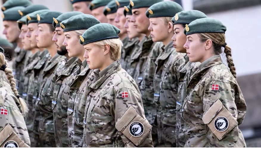 La Danimarca va alla guerra: in aumento le spese militari e leva femminile obbligatoria
