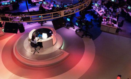 ISRAELE. Knesset approva legge per chiudere al Jazeera. L’emittente: “è un attacco alla libertà di stampa”