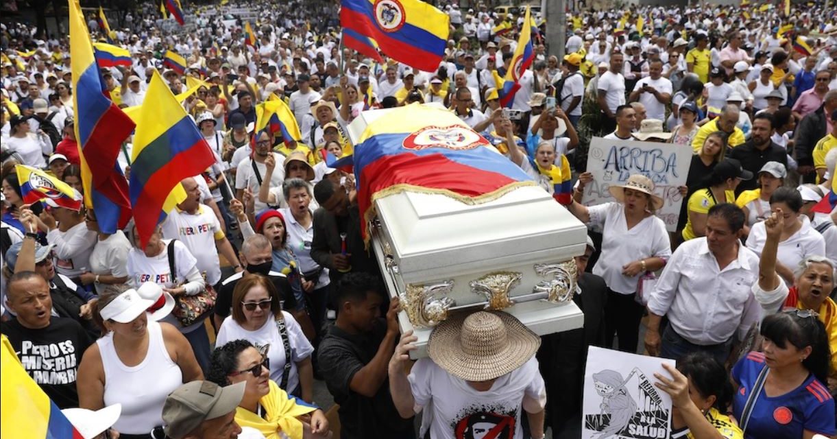 COLOMBIA. Destra in piazza contro il presidente Petro