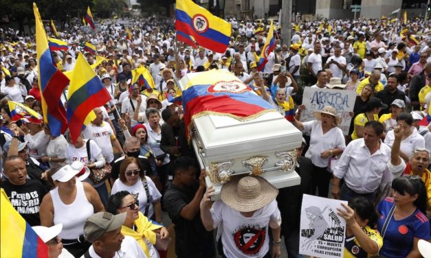 COLOMBIA. Destra in piazza contro il presidente Petro