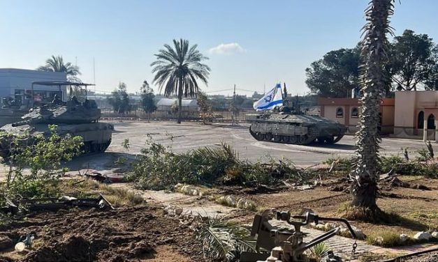 GAZA. Carri armati israeliani a Rafah, civili in fuga