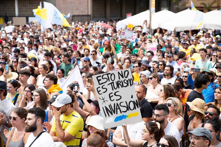 La Spagna in piazza contro lo tsunami turistico