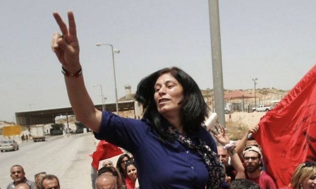 TREGUA A GAZA. Liberati 90 prigionieri politici palestinesi, tra di loro Khalida Jarrar