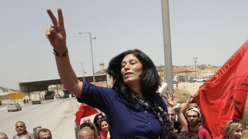 TREGUA A GAZA. Liberati 90 prigionieri politici palestinesi, tra di loro Khalida Jarrar