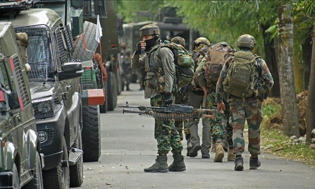 Kashmir: quinta notte di scontri al confine tra Pakistan e India