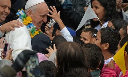 L’America latina piange Francisco, il papa degli ultimi fra tradizione e innovazione