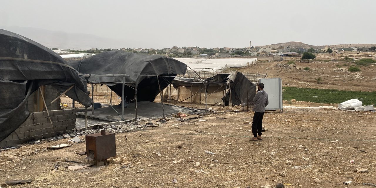 Coloni israeliani cacciano i palestinesi dalla Valle del Giordano