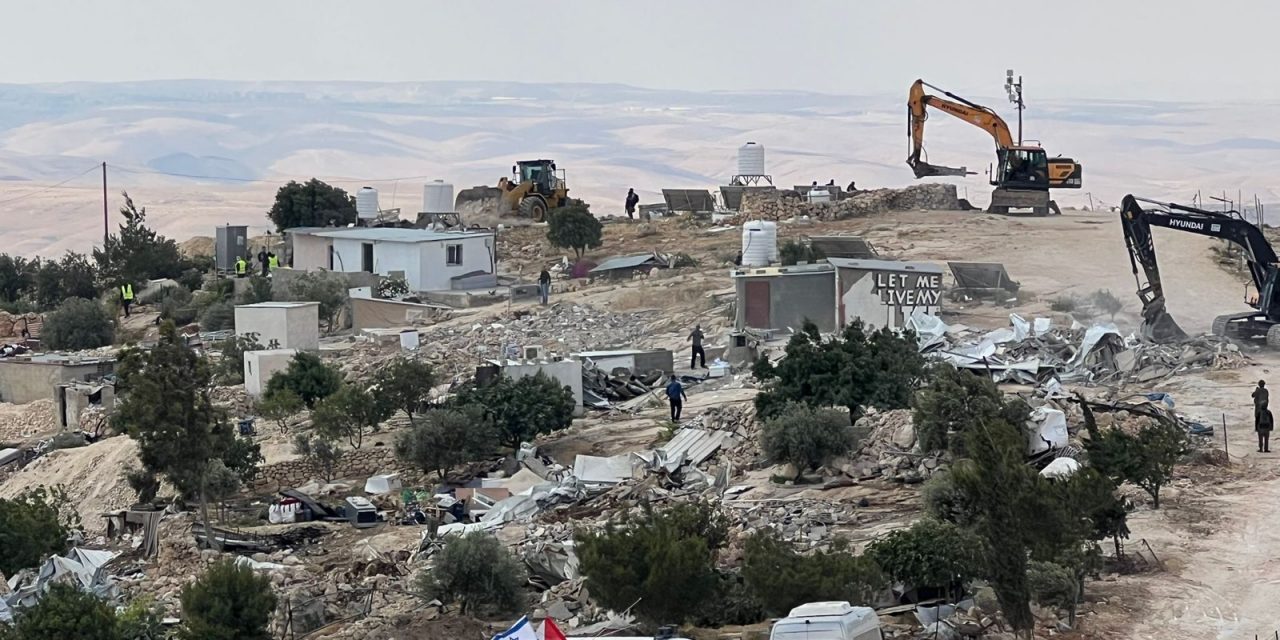 MASAFER YATTA. Le ruspe israeliane cancellano Khalet El Dabaa, 100 palestinesi in strada
