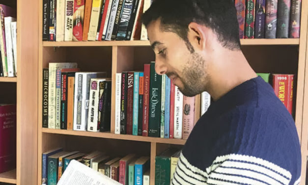 Il poeta e romanziere di Gaza Mosab Abu Toha ha vinto il premio Pulitzer