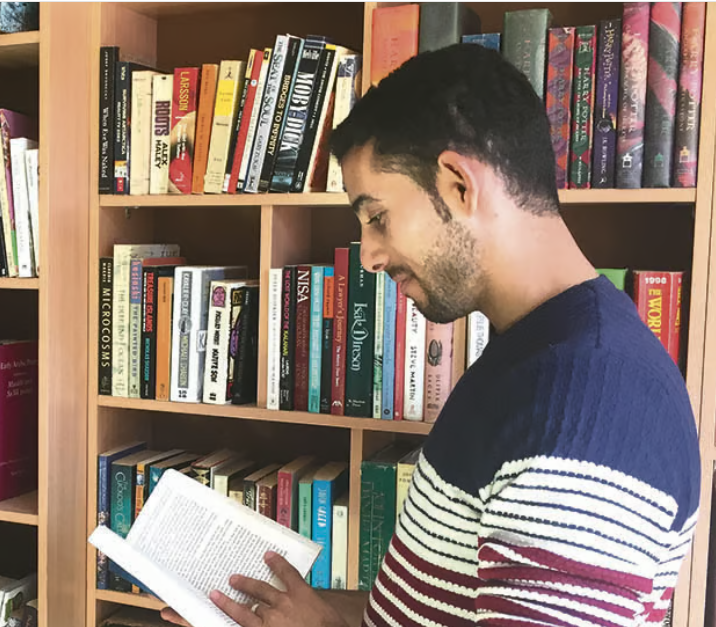 Il poeta e romanziere di Gaza Mosab Abu Toha ha vinto il premio Pulitzer
