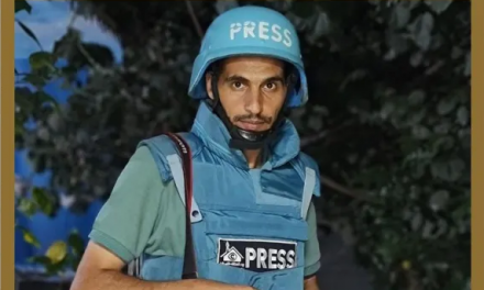 GAZA. Il giornalista Hassan Aslih ucciso da un drone mentre era in ospedale
