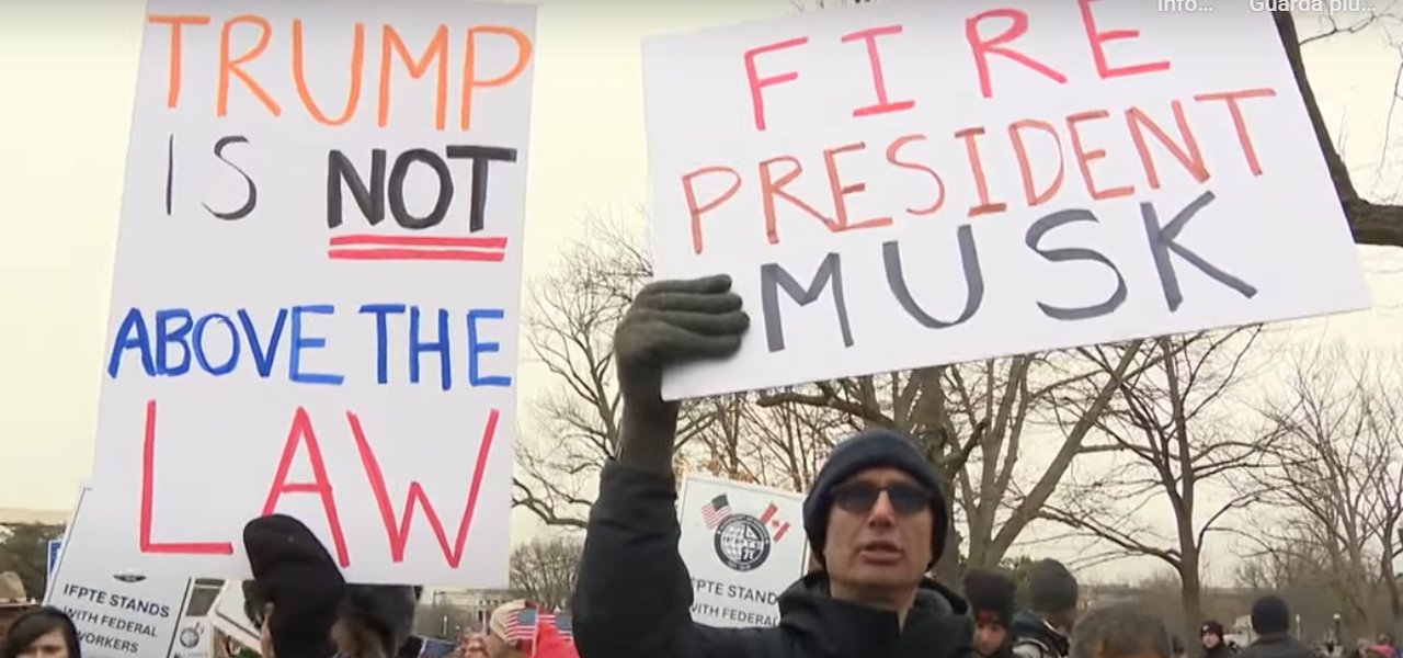 STATI UNITI. 260.000 dipendenti pubblici lasciano il lavoro a causa di Trump e Musk