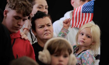 Trump accoglie i razzisti sudafricani negli Stati Uniti