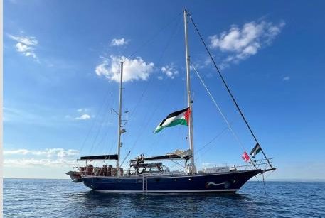 SEGUI QUI LA FLOTILLA. Madleen si avvicina a Gaza, tra minacce e salvataggi in mare