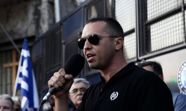 Grecia, tre deputati neofascisti sospesi per “frode elettorale”