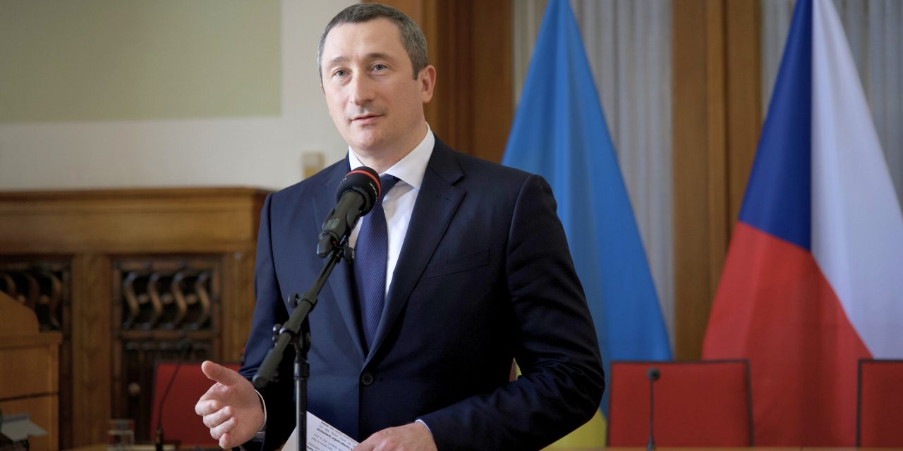 Ucraina. Ministro fugge all’estero