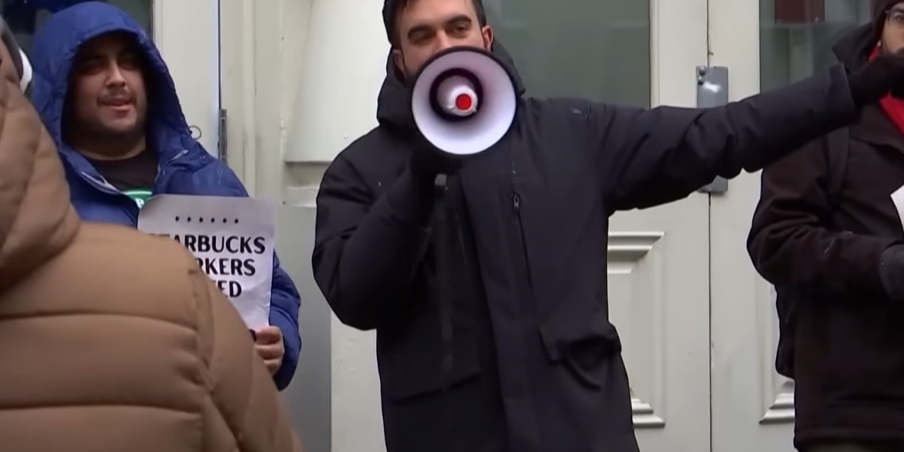 New York. Cuomo cede a Mamdani, l’outsider antisionista in corsa per la carica di sindaco