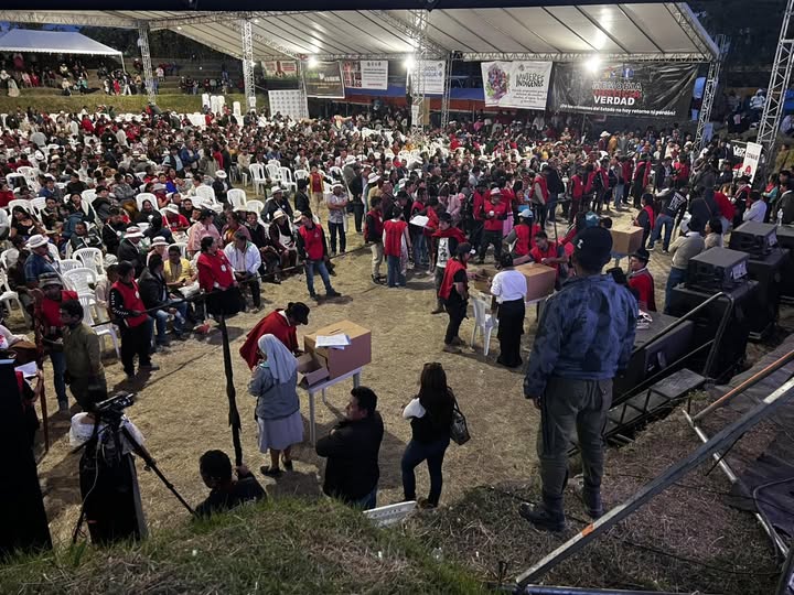 Ecuador, la CONAIE destituisce Leonidas Iza