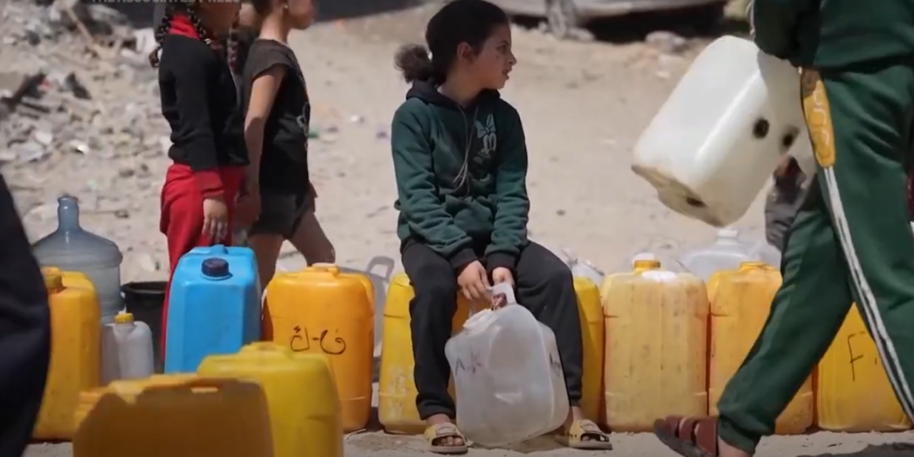 Gaza sotto assedio israeliano muore di sete: acqua razionata e malattie in aumento