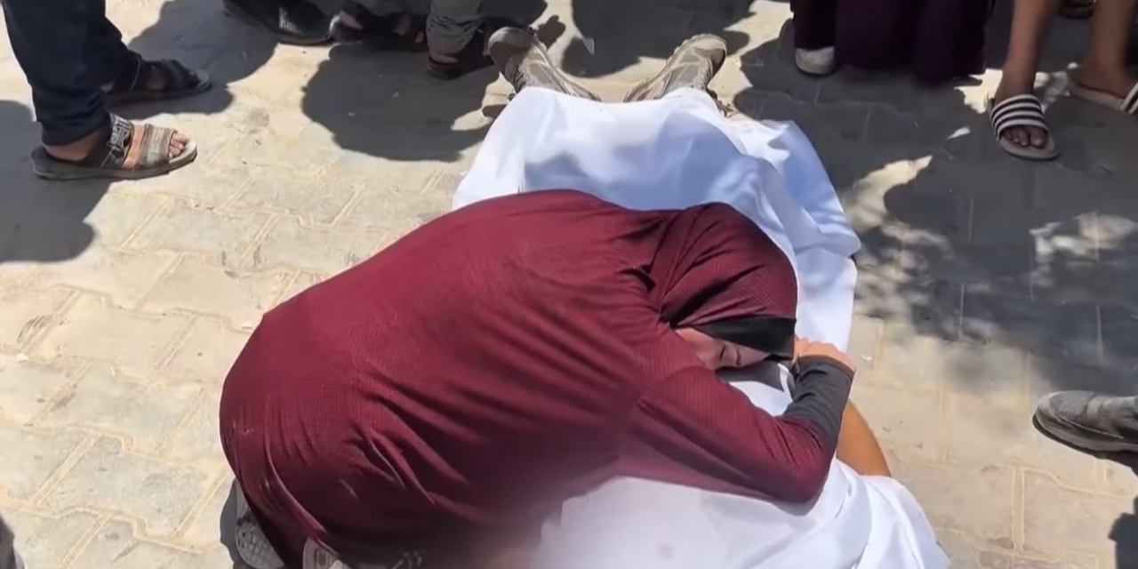 GAZA. L’esercito israeliano attacca in massa Deir al Balah. Migliaia di civili in fuga