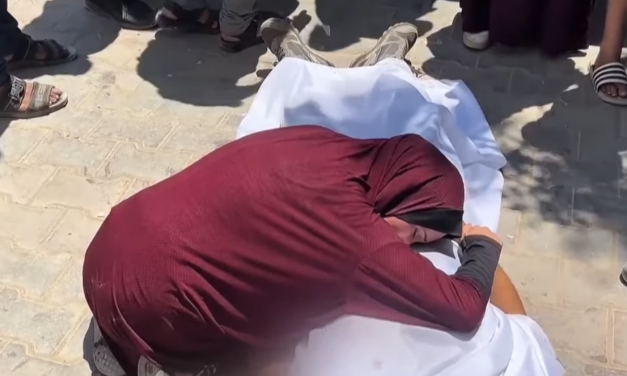 GAZA. L’esercito israeliano attacca in massa Deir al Balah. Migliaia di civili in fuga