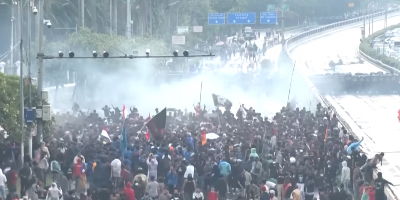 Proteste in Indonesia: crescita della rabbia sociale e solidarietà regionale