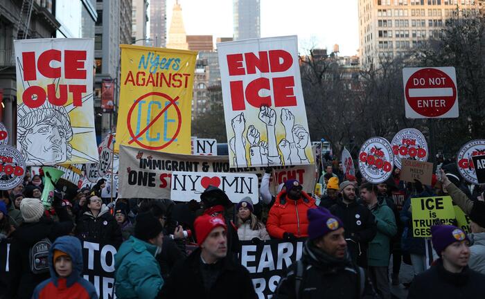 Minneapolis insorge contro la polizia politica di Trump